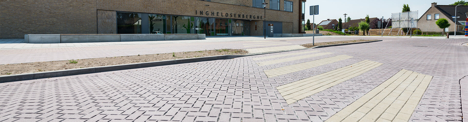 Waterdoorlatende- en waterpasserende bestrating