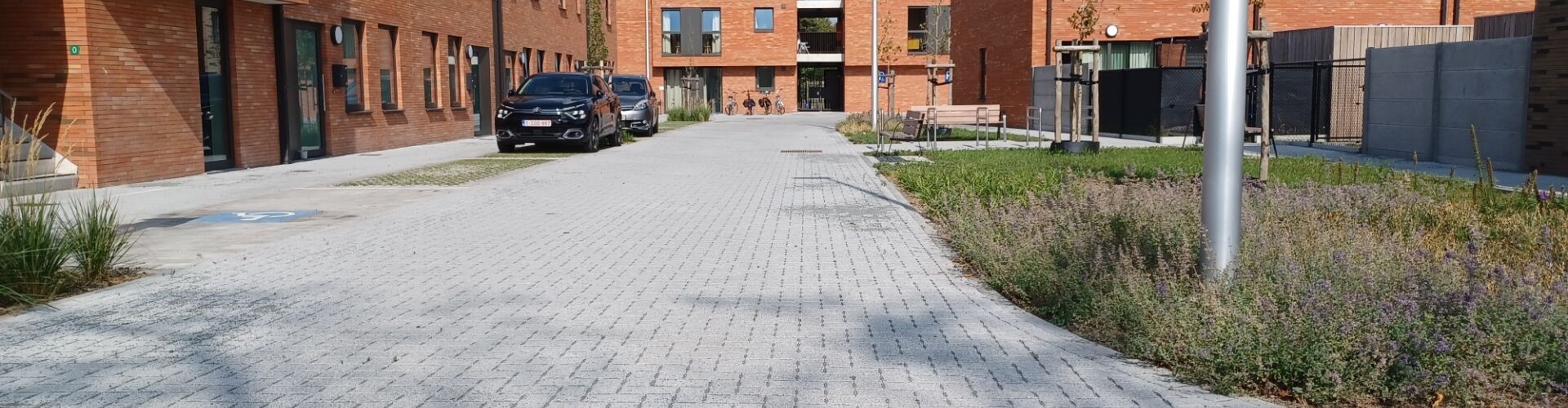 Heirbrug in Lokeren: wonen en waterpasserende bestrating