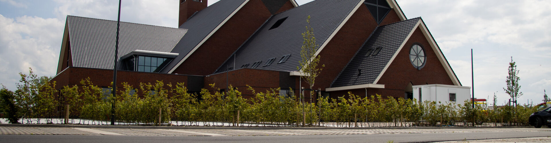 Groots parkeren bij Yerseke's nieuwe kerk