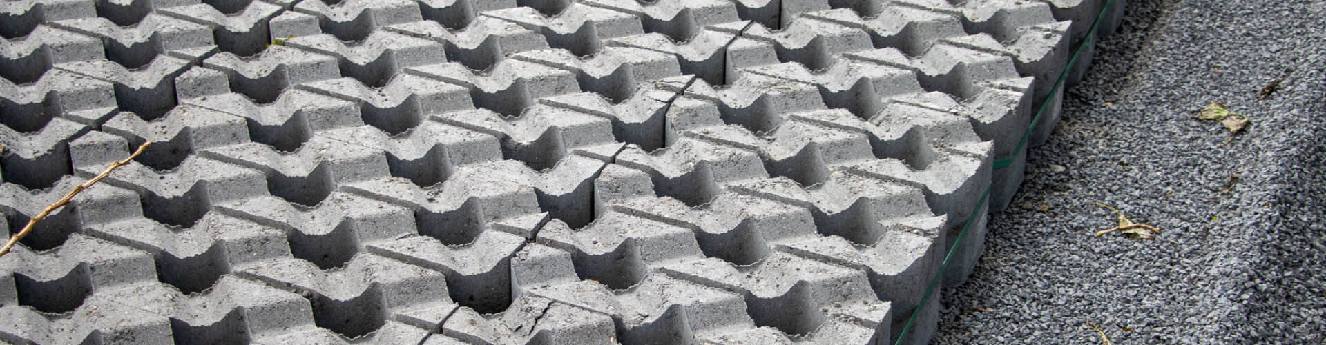 Grijze loper uitgerold langs de N62